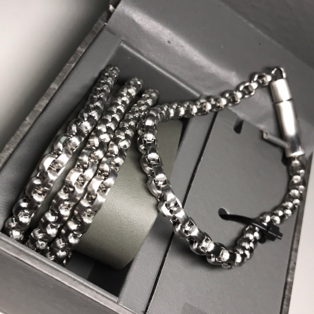 WILLIAM RAST Stainless Steel Round Box Chain Set - Picture 5 of 8